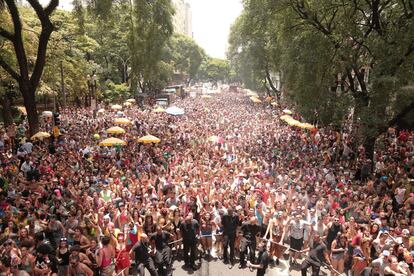 Já o Tarado Ni Você tomou o Centro da capital paulista no sábado, partindo da esquina da Ipiranga com a São João com suas homenagens a Caetano Veloso. 