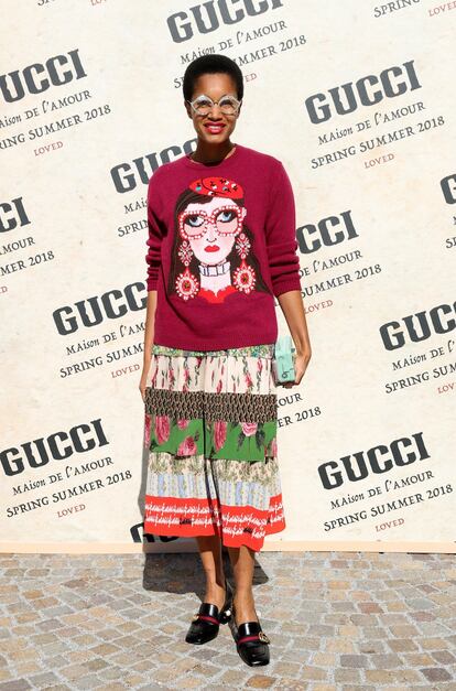 Musa de diseñadores como Alessandro Michele, Tamu es fiel a la firma italiana Gucci y es habitual verla con sus prendas o total looks como en la imagen.