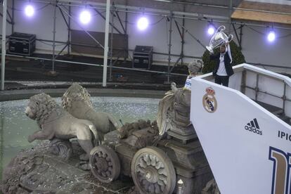 Sergio Ramos durante la celebración del Real Madrid en Cibeles.