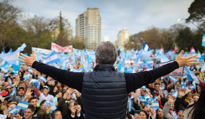 Mauricio Macri em campanha nesta segunda-feira na Argentina.