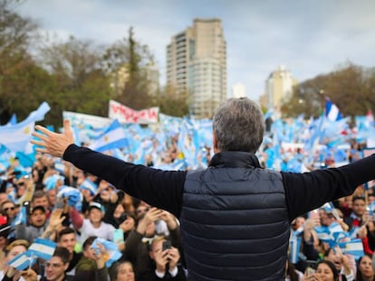 Mauricio Macri em campanha nesta segunda-feira na Argentina.