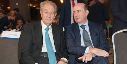 Juan Miguel Villar Mir, presidente de Grupo Villar Mir y accionista de OHL, junto al CEO de esta última, José Antonio Fernández Gallar.