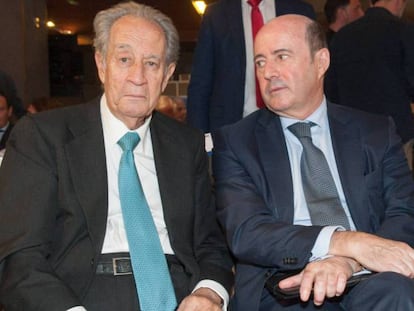 Juan Miguel Villar Mir, presidente de Grupo Villar Mir y accionista de OHL, junto al CEO de esta última, José Antonio Fernández Gallar.