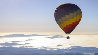 Para hacer algunas acrobacias hace falta altura. En 2015, en La Molina, subieron a 5.000 metos para hacer El Tirachinas: "La idea era hacer la maniobra que más energía nos puede dar, el Infinity Tumbling y utilizar el parapente para lanzarnos como un tirachinas".