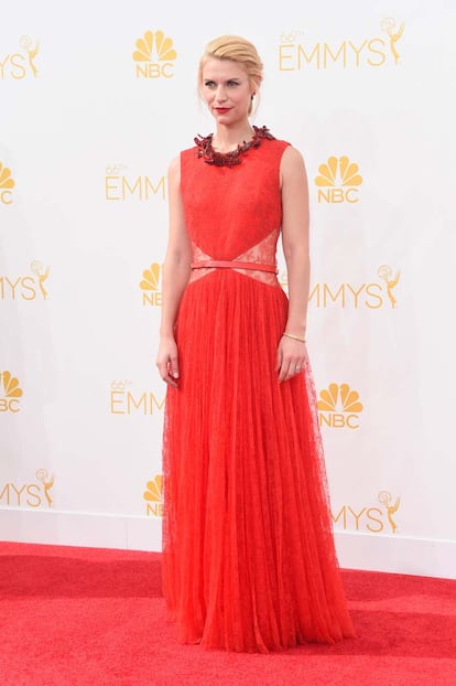 Muy elegante estaba Claire Danes con este diseño rojo de Givenchy.