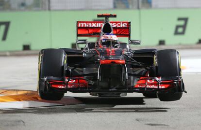 Jenson Button, a bordo de su McLaren.