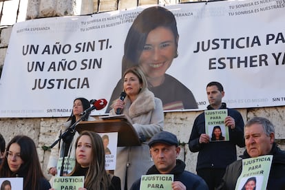 Marisol Burón, madre de la joven asesinada en 2019 Marta Calvo, interviene en la concentración de este domingo 15 de enero en Traspinedo (Valladolid).
