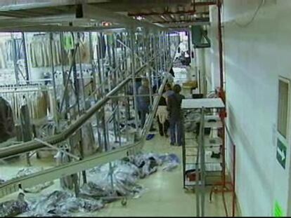 Los trabajadores de Caramelo provocan destrozos en la sede de A Coruña