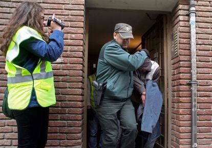 Uno de los detenidos durante la redada contra la Mara Salvatrucha.