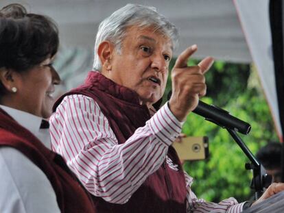 Delfina G&oacute;mez y Andr&eacute;s Manuel L&oacute;pez Obrador, en Coacalco