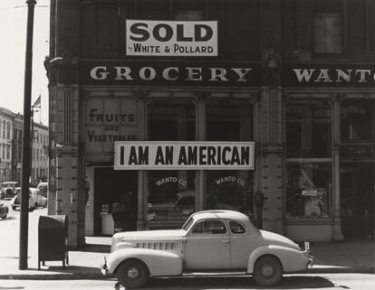 'Colmado con propietario japonés-americano', Oakland, California, marzo de 1942.