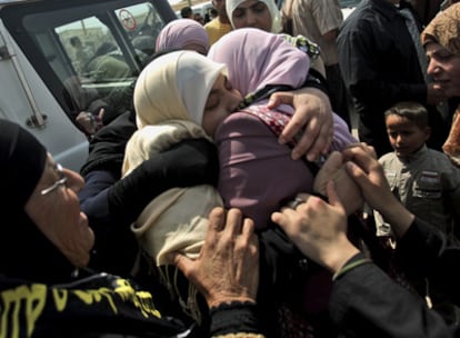 La emoción se apodera de estas mujeres palestinas tras la liberación de un grupo de ellas por parte de Israel