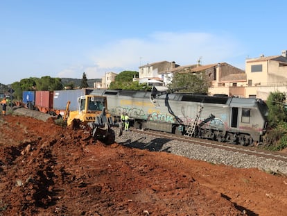 Las obras de Adif en la infraestructura buscan reducir los percances en la red, como el descarrilamiento de un tren en Vilaverd (Tarragona). Josep Lluís Sellart