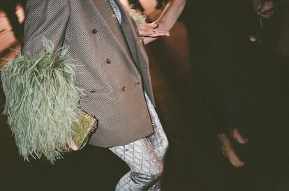 Todas las miradas de Kering están puestas en el desarrollo de Demna al frente de su gran marca, Gucci. El diseñador georgiano se estrenó en el cargo durante la pasada semana de la moda de Milán.