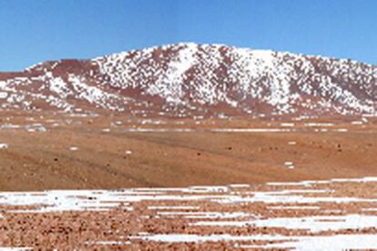 Panorámica del llano de Chajnantor (en los Andes chilenos), donde se está construyendo el radiotelescopio internacional <i>Alma.</i>