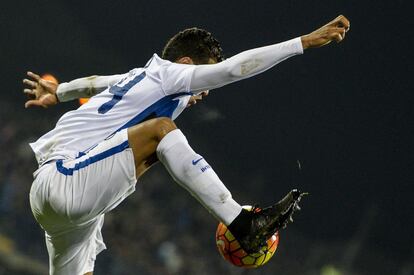 Murillo controla la pelota en el partido contra el Empoli que el Inter ganó con un gol de Icardi.