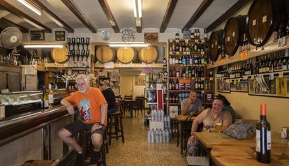 La bodega Casas, en Gràcia, es una de las que el Ayuntamiento quiere blindar.