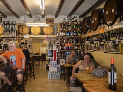 La bodega Casas, en Gràcia, es una de las que el Ayuntamiento quiere blindar.