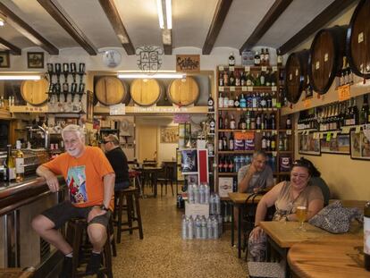 La bodega Casas, en Gràcia, es una de las que el Ayuntamiento quiere blindar.