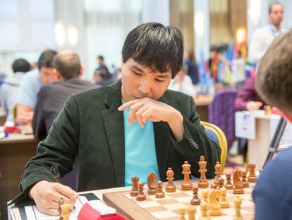 Wesley So, ayer, durante la 2&ordf; partida contra el alem&aacute;n Matthias Bluebaum