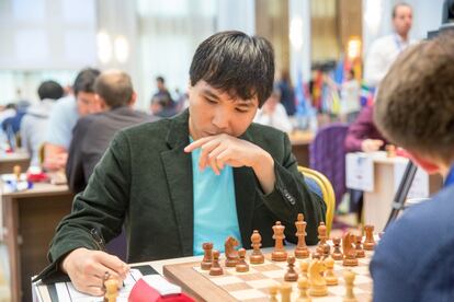 Wesley So, ayer, durante la 2ª partida contra el alemán Matthias Bluebaum