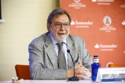 Juan Luis Cebrián, presidente de PRISA, en la conferencia inaugural del curso sobre propiedad intelectual en El Escorial.