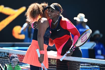 Osaka y Williams se saludan tras el duelo en Melbourne.