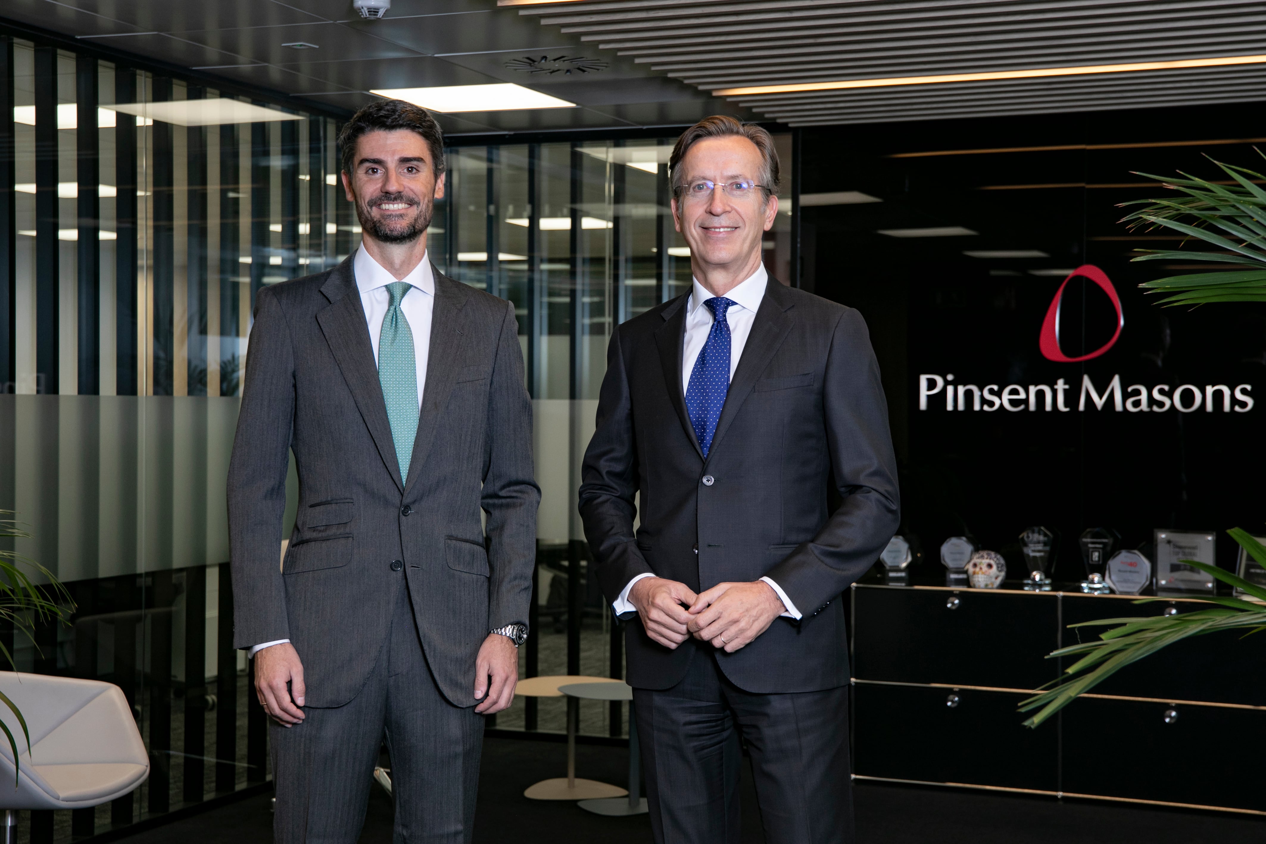 Fernando Tallón Martínez, nuevo socio de de procesal y arbitraje y Francisco Aldavero, socio director de la oficina de Madrid de Pinsent Masons.
