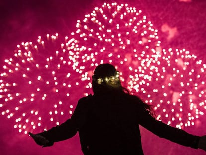 Celebraciones de año nuevo con fuegos artificiales en Sídney (Australia), en 2019.
