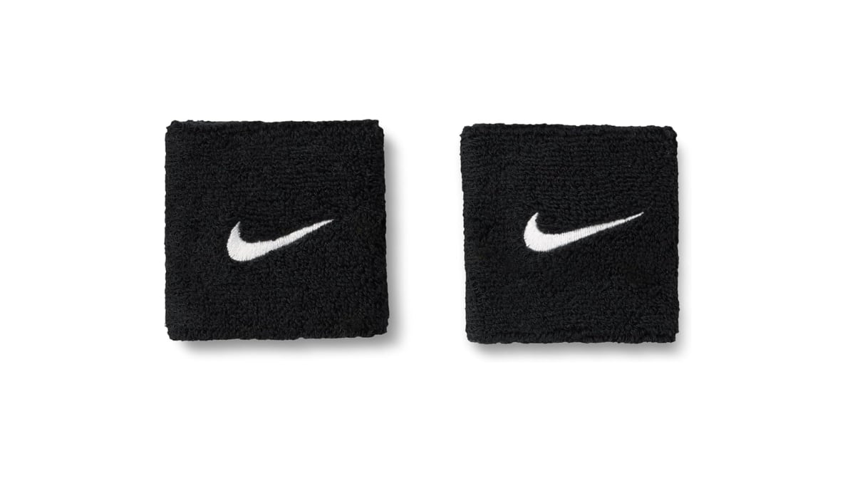 Muñequeras de Nike negras.
