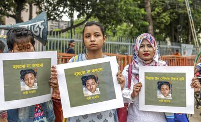 Protesta por el asesinato de Nusrat Jahan Rafi, en abril en Dacca.