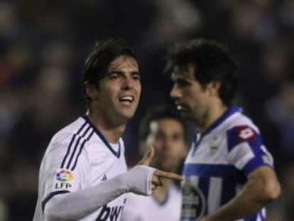 Kaká celebra su gol al Deportivo ante Valerón