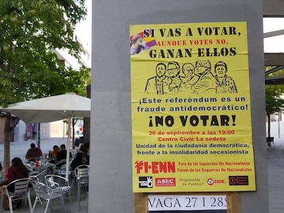 Un cartell anima a no votar en el referèndum de l'1 d'octubre.