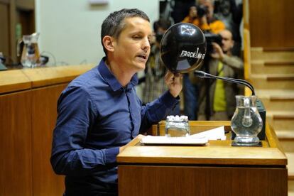 Dani Maeztu, durante una intervención en el Parlamento vasco.