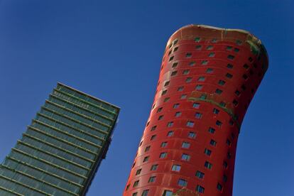 Torres Fira junto a la plaza de Europa de L'Hospitalet de Llobregat.