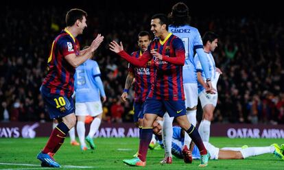 Pedro celebra el segundo gol con Messi