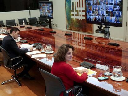 El president del Govern espanyol, Pedro Sánchez, manté una reunió amb els presidents autonòmics.