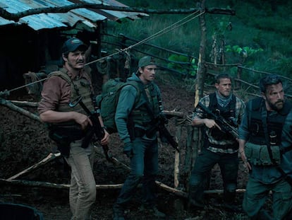 De izquierda a derecha, Pedro Pascal, Garrett Hedlund, Charlie Hunnam y Ben Affleck, en 'Triple frontera'.