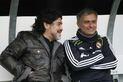 Maradona y Mourinho, durante el entrenamiento en Valdebebas.