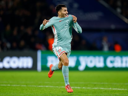 Ángel Correa celebra el gol que le da la victoria al Atlético de Madrid ante el PSG este miércoles.