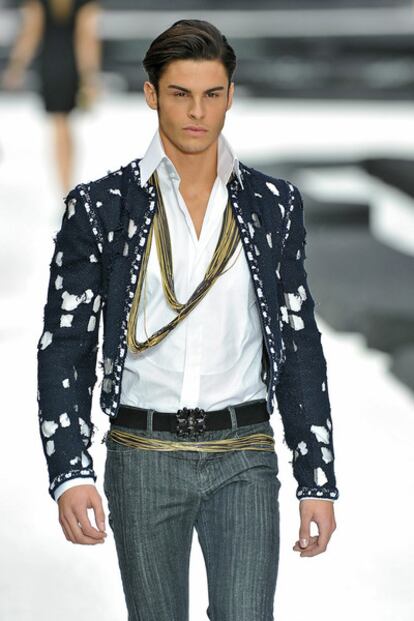 El modelo Baptiste Giabiconi, en el desfile de Chanel durante la Semana de la Moda de París.