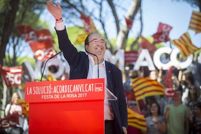 Miquel Iceta durante su intervenci&oacute;n en la Fiesta de la Rosa del PSC en Gav&aacute;. 