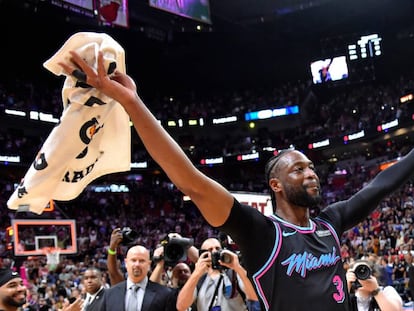 Wade celebra su triple ganador ante los Warriors.