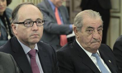 El presidente de Iberia, Luis Gallego, en una imagen de archivo junto al presidente de Air Europa, Juan José Hidalgo.
