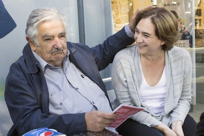 L'expresident de l'Uruguai Pepe Mujica amb Ada Colau.
