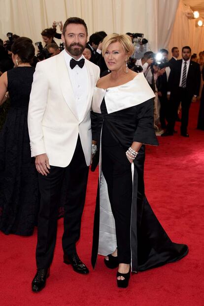 Hugh Jackman y su mujer, Deborra-Lee Furness, conjuntados en modo binomio blanco y negro.