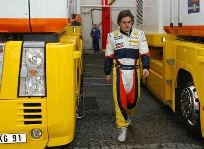 Fernando Alonso, ayer tras los entrenamientos en Montmeló.