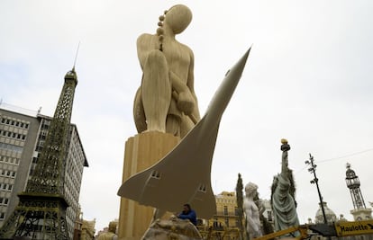 Falla situada en la plaza del Ayuntamiento.