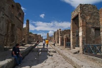 Una calle de la antigua ciudad de Pompeya (Italia).
