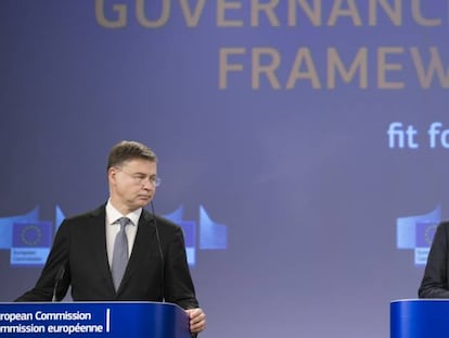 El vicepresidente económico de la Comisión Europea, Valdis Dombrovskis, y el comisario de Economía, Paolo Gentiloni.